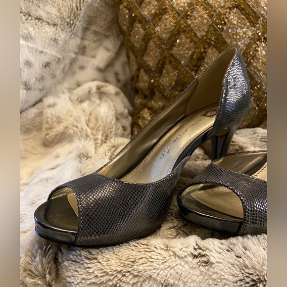 Anne Klein iFlex Womens Size 6.5 Silver Snakeskin Pattern Peep Toe Heels - Picture 4 of 12